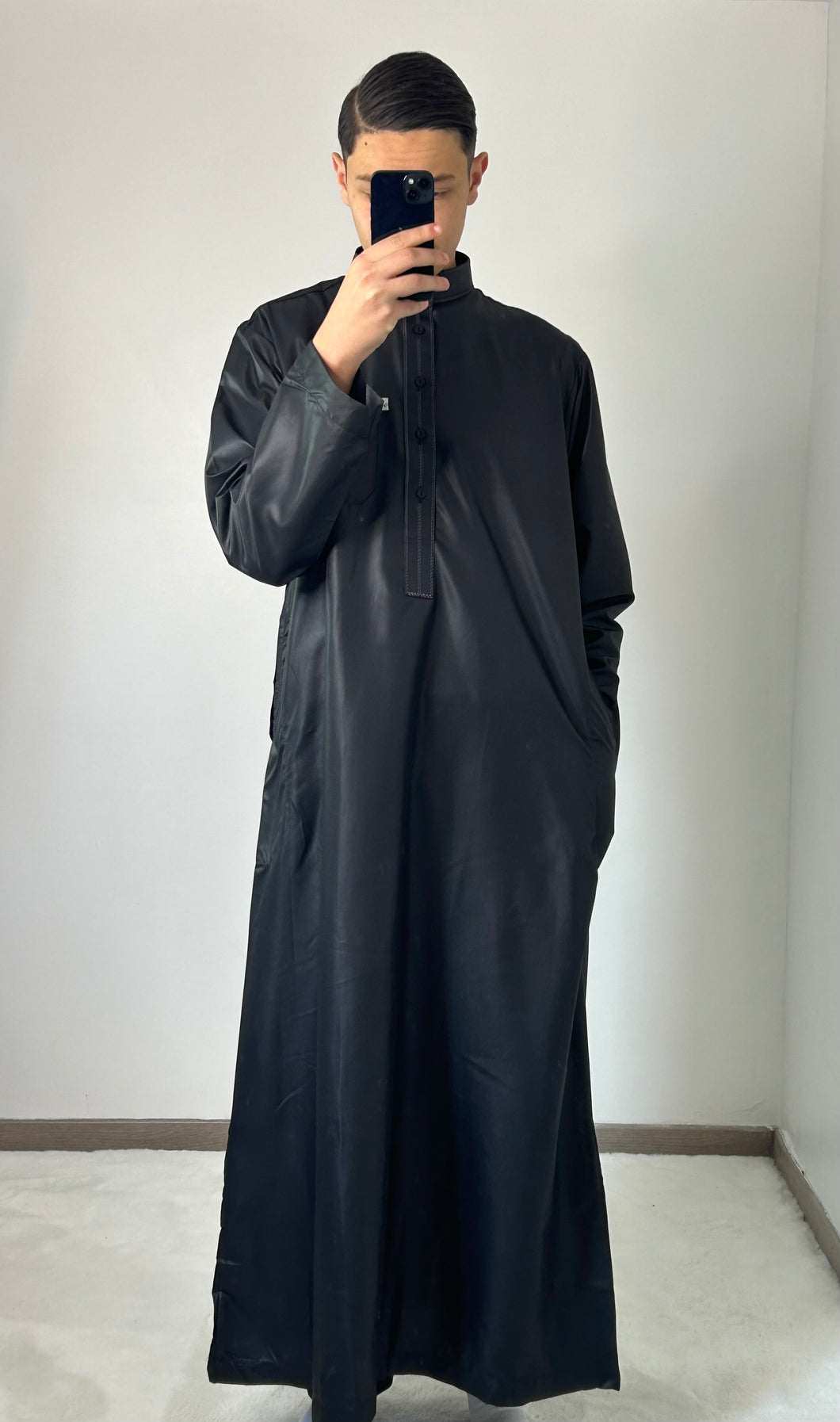 Qamis Riyadh noir